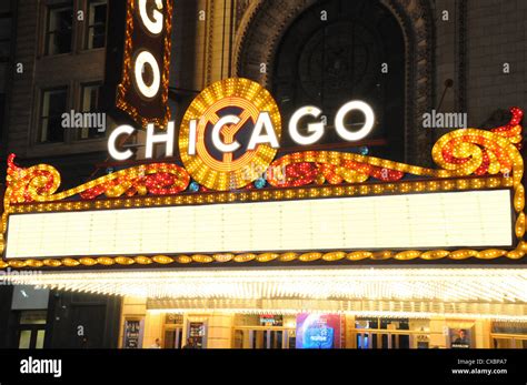 CHICAGO THEATRE MARQUEE,STATE STREET,CHICAGO,ILLINOIS Stock Photo - Alamy