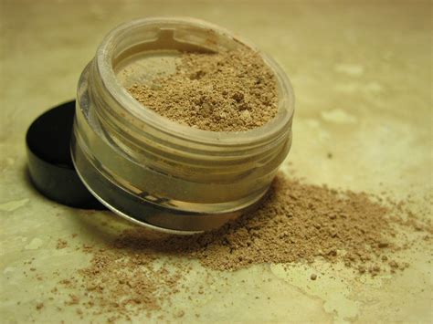 5 Things You Need to Know About Mineral Makeup | Celebricious