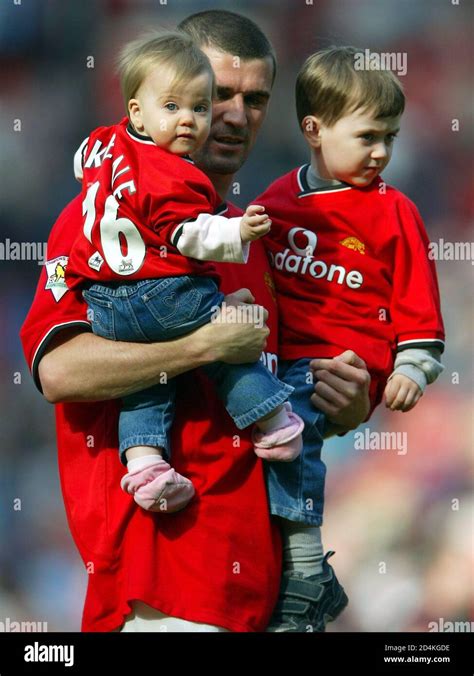 Captain roy keane hi-res stock photography and images - Alamy