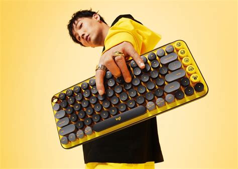 快速表情達意！羅技 Logitech POP KEYS 無線機械式鍵盤：EMOJI 客製鍵帽、打字機復古設計、大膽繽紛撞色...顛覆鍵盤想像！ - COOL-STYLE 潮流生活網