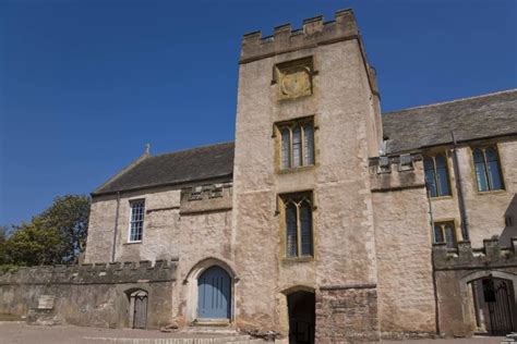 Cockington Cottages, details and images of local area