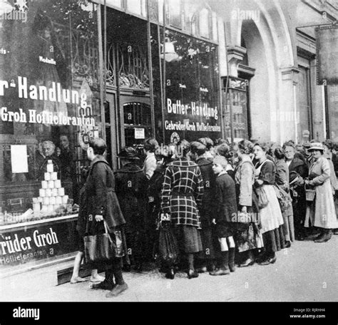 Hyperinflation in germany Black and White Stock Photos & Images - Alamy