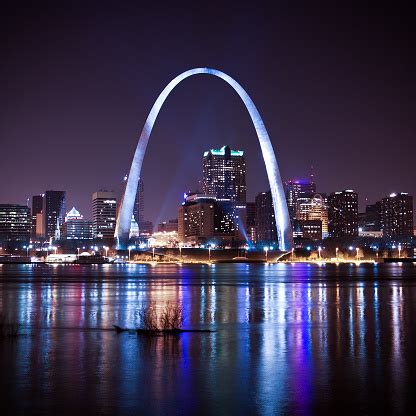 St Louis Skyline And Arch At Night Stock Photo - Download Image Now ...