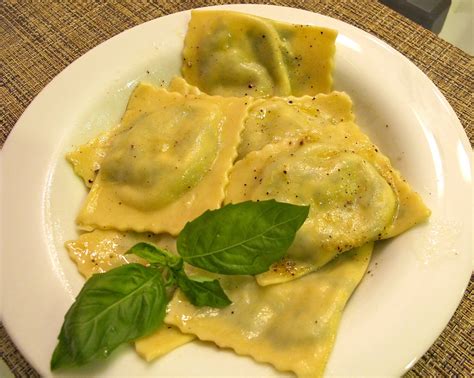 NuM NuM: Homemade Spinach and Ricotta Ravioli