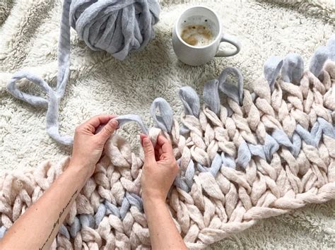 How to Hand Knit a Chunky Blanket | SimplyMaggie.com