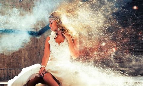 Distreaza-te cu fumigene colorate la sedinta foto trash the dress!