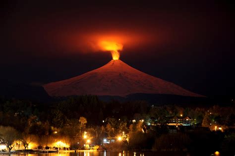 Villarrica volcano in Chile lighting the night sky : r/pics