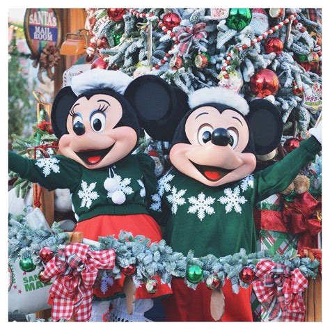 Mickey and Minnie get in on the fun. | Minnie, Disney christmas, Mickey