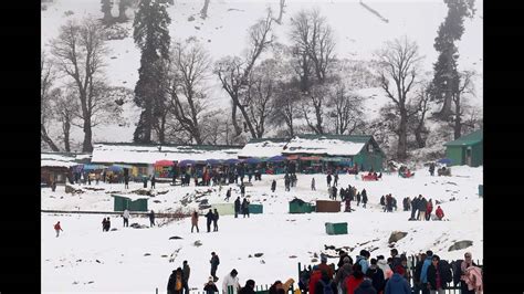 Heavy snowfall in Gulmarg, other higher reaches in Jammu and Kashmir ...