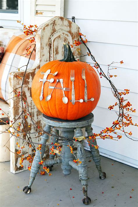 29 Easy DIY Halloween Door Decorations