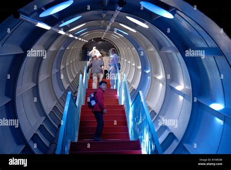 Atomium Inside