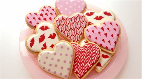 How To Decorate Cookies for Valentine's Day - YouTube