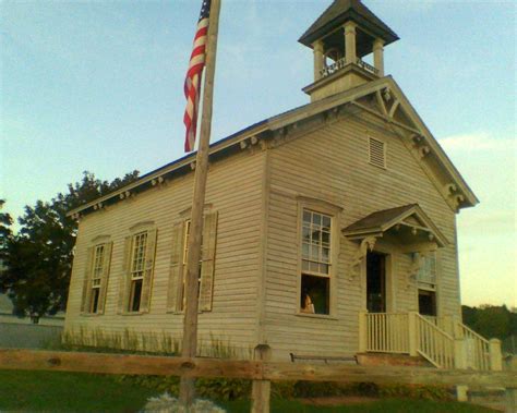 1800's school house. Old Buildings, Abandoned Buildings, Abandoned Places, Red School House ...