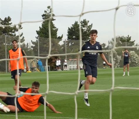 WATCH: Arda Guler leaves Real Madrid defenders on the floor in ...