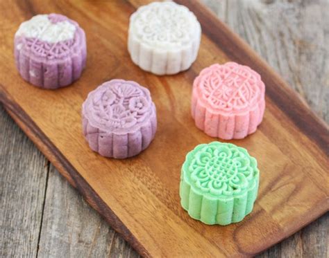 Snow Skin Mooncakes - Kirbie's Cravings