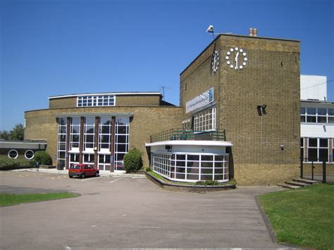 Luton Sixth Form College © Nigel Cox cc-by-sa/2.0 :: Geograph Britain ...