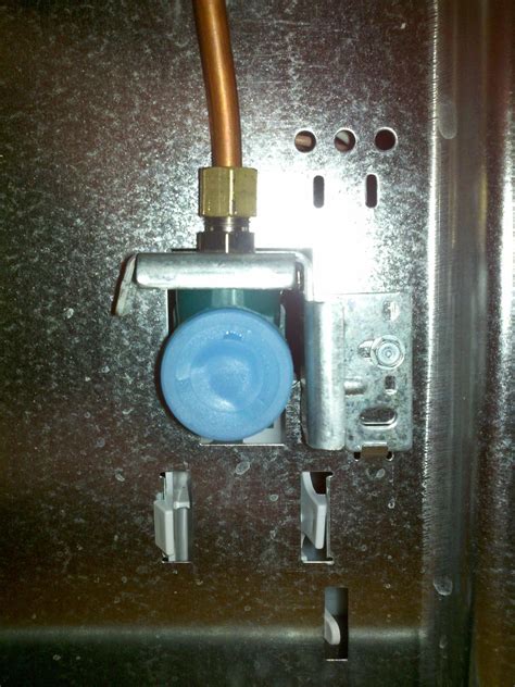 plumbing - How does my refrigerator water line connect to the valve? - Home Improvement Stack ...