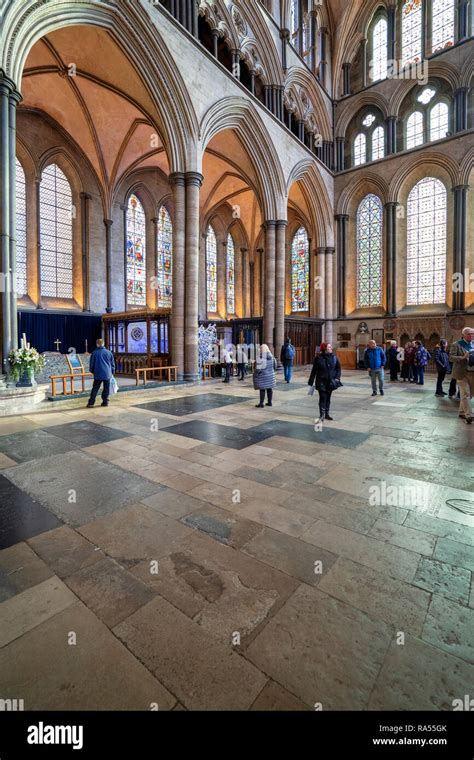 Salisbury Cathedral interior Stock Photo - Alamy