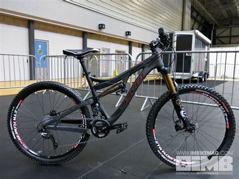 Pivot Cycles Mach 6 First Look | IMB | Free Mountain Bike Magazine Online