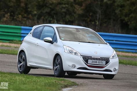 Peugeot 208 GTI Photos and Specs. Photo: 208 GTI Peugeot reviews and 18 perfect photos of ...