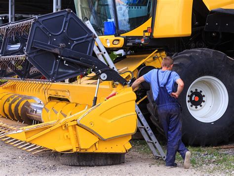 Farm Equipment Mechanic - Salary, How to Become, Job Description & Best Schools