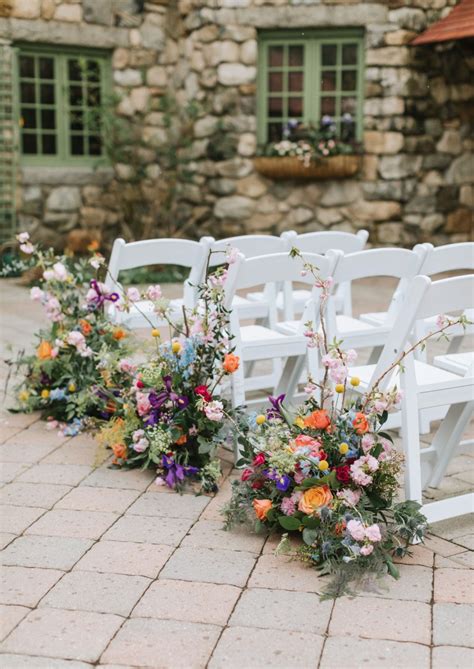 This Wildflower Wedding Uses Pressed Florals and Lush Arrangements to ...