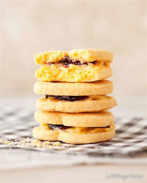 Custard Cream Biscuits - Littlesugarsnaps