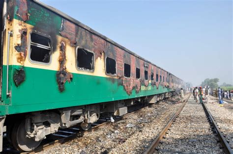 Pakistan train fire kills 71 passengers