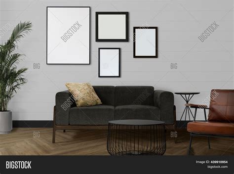 Blank Gallery Wall Image & Photo (Free Trial) | Bigstock