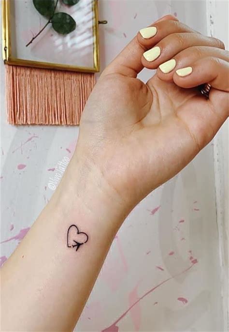 24 Simple Small Heart Tattoo Design For Woman On Valentine's Day To Show Your Love - Fashionsum