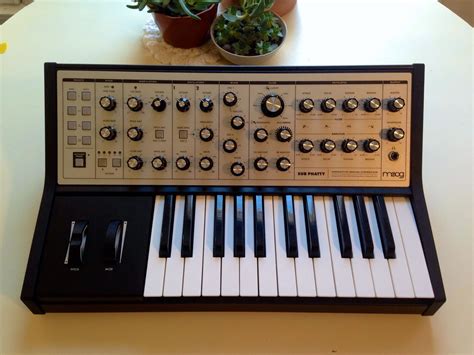 MATRIXSYNTH: Moog Sub Phatty Synthesizer w/ Moog Gig Bag