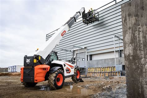 Bobcat launches Stage V telehandlers and loaders