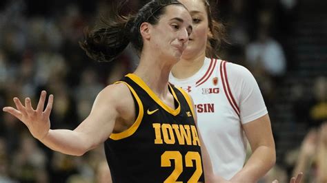 Iowa vs. Wisconsin: Clark leads Hawkeyes to 87-65 win | weareiowa.com