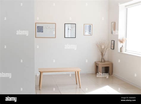 Interior of modern art gallery Stock Photo - Alamy