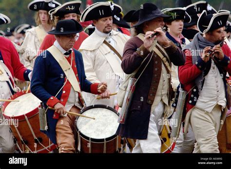 Fife drum drummer hi-res stock photography and images - Alamy