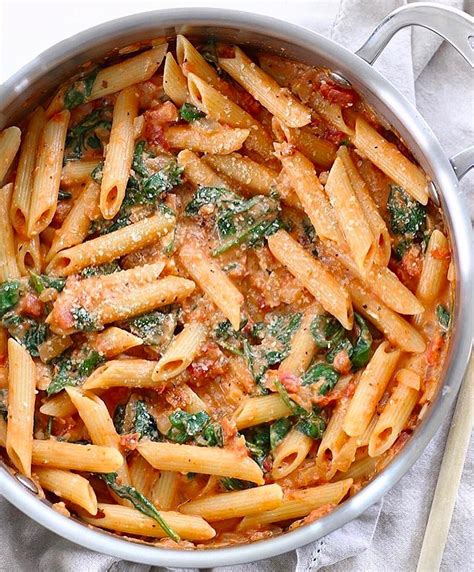 Fideos Mostacholes con Salsa de Tomate, Espinaca y Queso!!! Receta de: @budgetbytes | Healthy ...