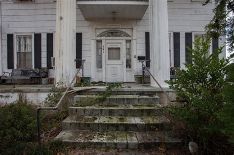 Discover the grisly secrets of this abandoned Alabama mansion | loveproperty.com