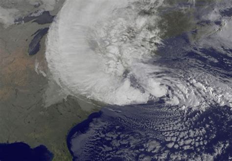 Hurricane Sandy beginning to batter and flood the U.S. East | Earth ...