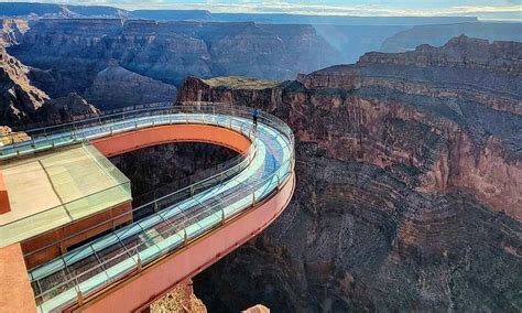 BREAKING: Man Falls To His Death From Grand Canyon's Iconic Skywalk Overlook - WhatToLaugh