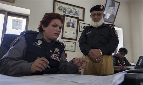 Pakistan's women police fight criminals, militants and scorn - Pakistan - DAWN.COM