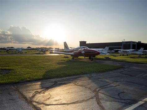 How do I choose a flight school? : Flight Training Central