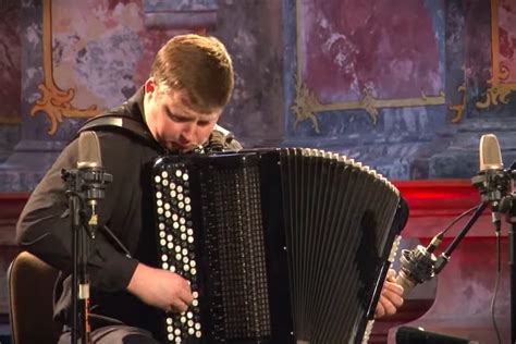 Why a Video of a Young Ukrainian Accordionist Went Viral – Soundfly