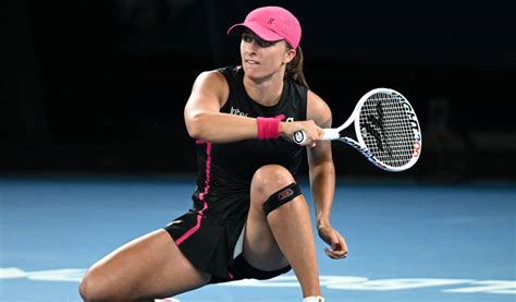 Iga Swiatek's tactics in shock Australian Open loss questioned by pundits