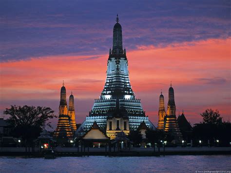 Temple In Bangkok: Wat Arun (Temple of Dawn)