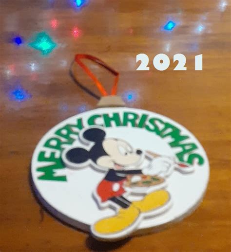 Mickey Mouse Christmas Tree – Daisy Raisler