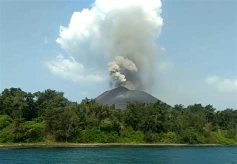 Gunung Krakatau Meletus – newstempo