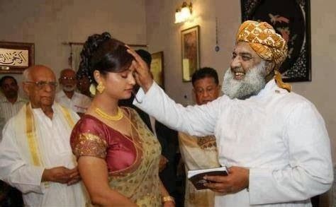 Molana Fazal Ur Rehman Is Doing Exorcism On A Woman To Expel Out The ...