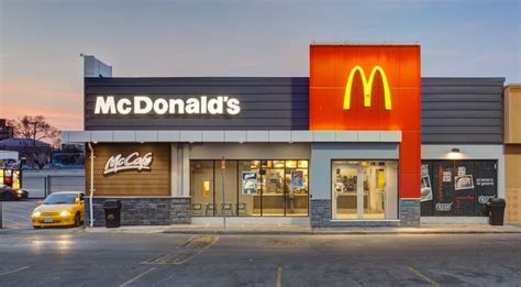 Картинки по запросу макдональдс в киеве | Restaurant exterior design, Restaurant exterior, Mcdonalds