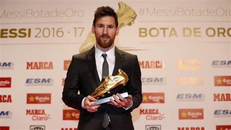 Leo Messi receives the fourth Golden Shoe of his career - FC Barcelona