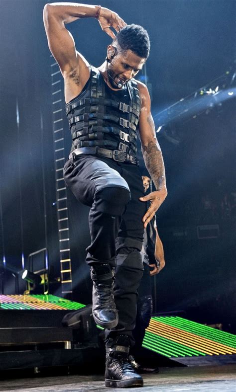 Usher's "OMG Tour" Hits Chicago at the Allstate Arena